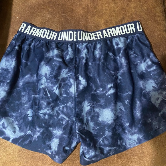 Womens Under Armour shorts - Picture 2 of 2